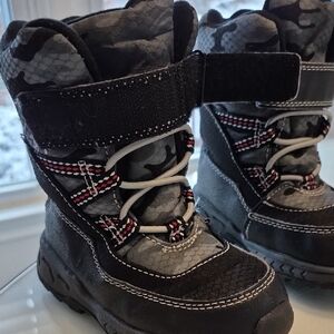 Carter's Snow Boots Size 8 Little Lids Black and Gray Camo